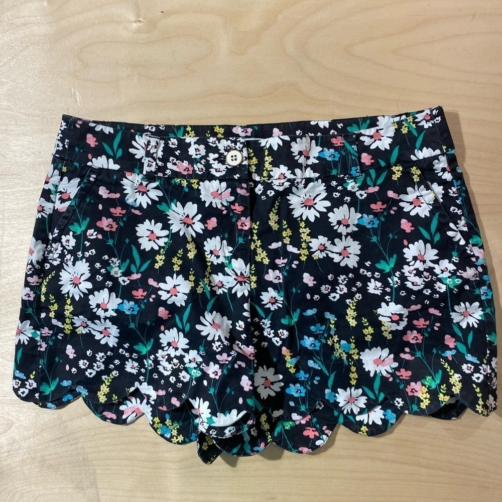 Crown & Ivy Shelby Shorts size 10 (JD)
